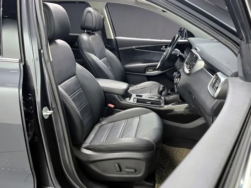 Kia Sorento 2.0 2WD PRESTIGE, снимка 10 - Автомобили и джипове - 56305577