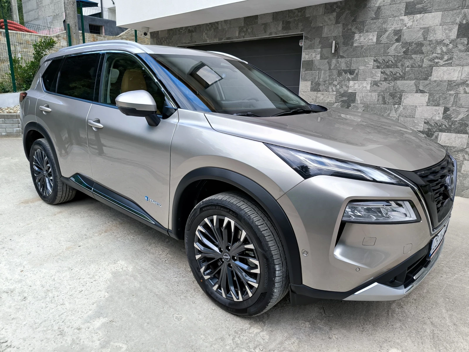Nissan X-trail E-Power e-4orce Tekna Plus 4x4 с Каско - изображение 4