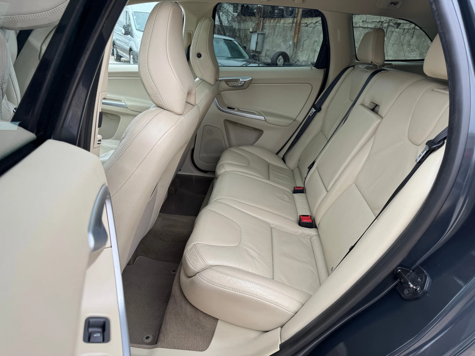 Volvo XC60 ФУЛ ЕКСТРИ, снимка 11 - Автомобили и джипове - 53721935