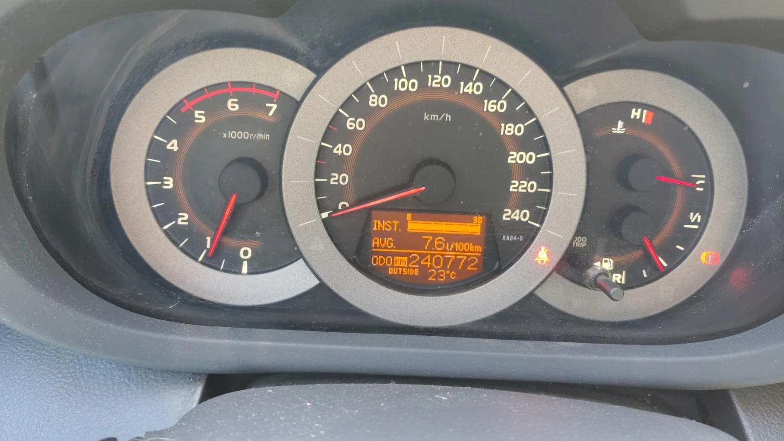 Toyota Rav4 2.2 D4D, снимка 8 - Автомобили и джипове - 54330688