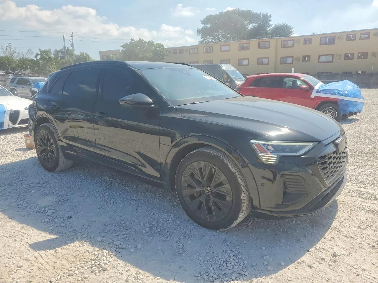 Audi Q8 E-Tron Prestige, снимка 4 - Автомобили и джипове - 55246220