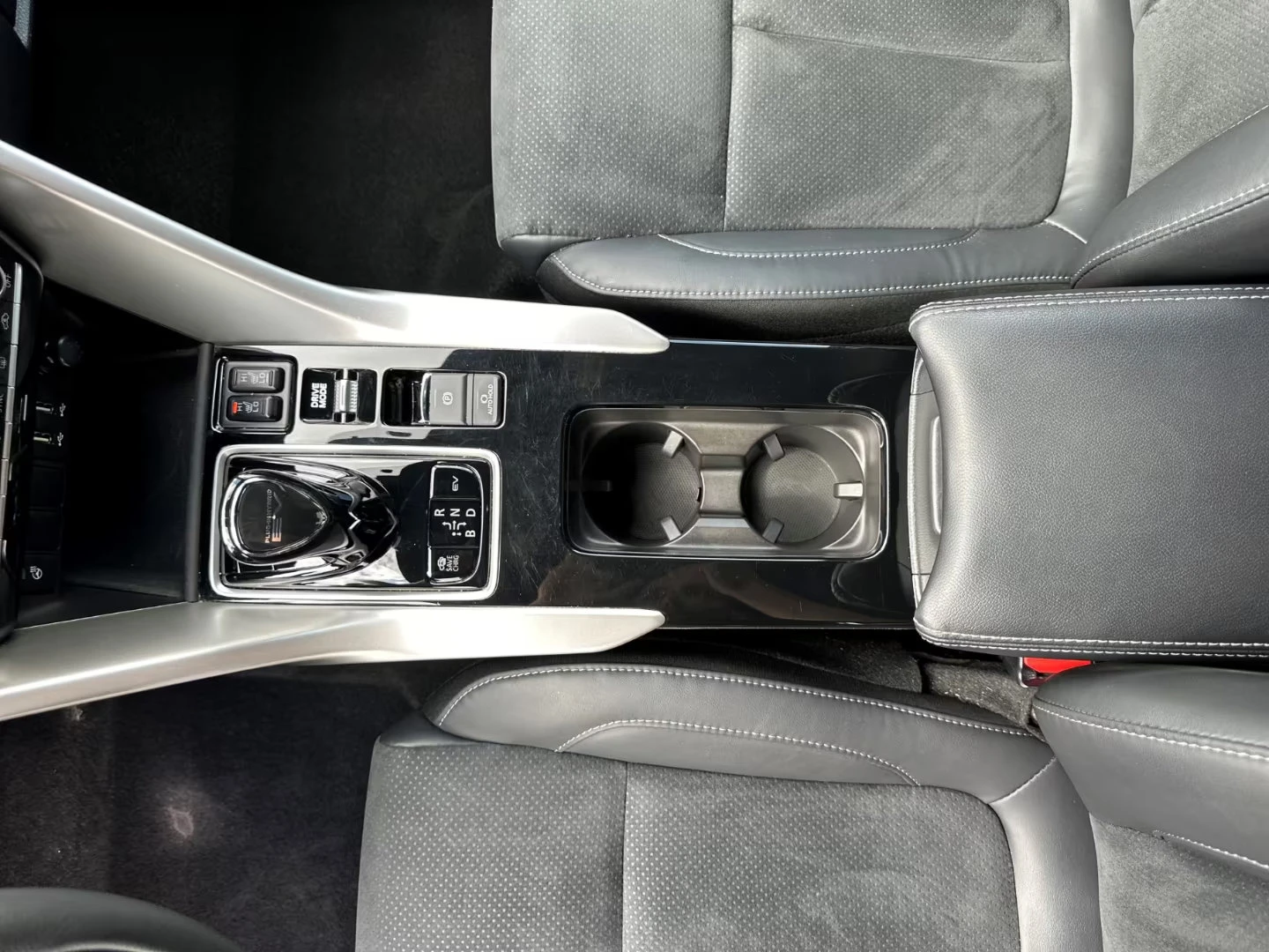 Mitsubishi Eclipse Cross PHEV/188HP/SELECT+ /4X4/360/ACC/LED/NAVI/646z, снимка 11 - Автомобили и джипове - 55433889