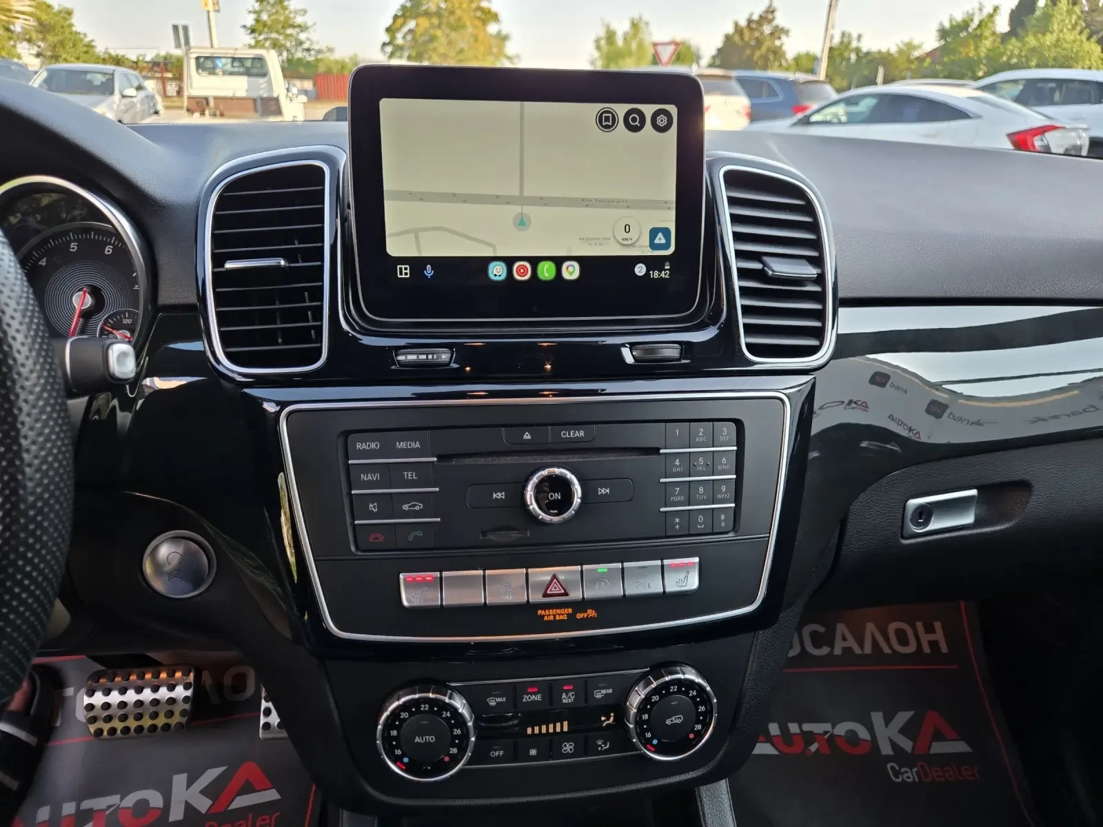 Mercedes-Benz GLE 400 3.0i-333кс/AMG LINE/PANO/KEYLESS/9G/360/CAR PLAY, снимка 13 - Автомобили и джипове - 55436107