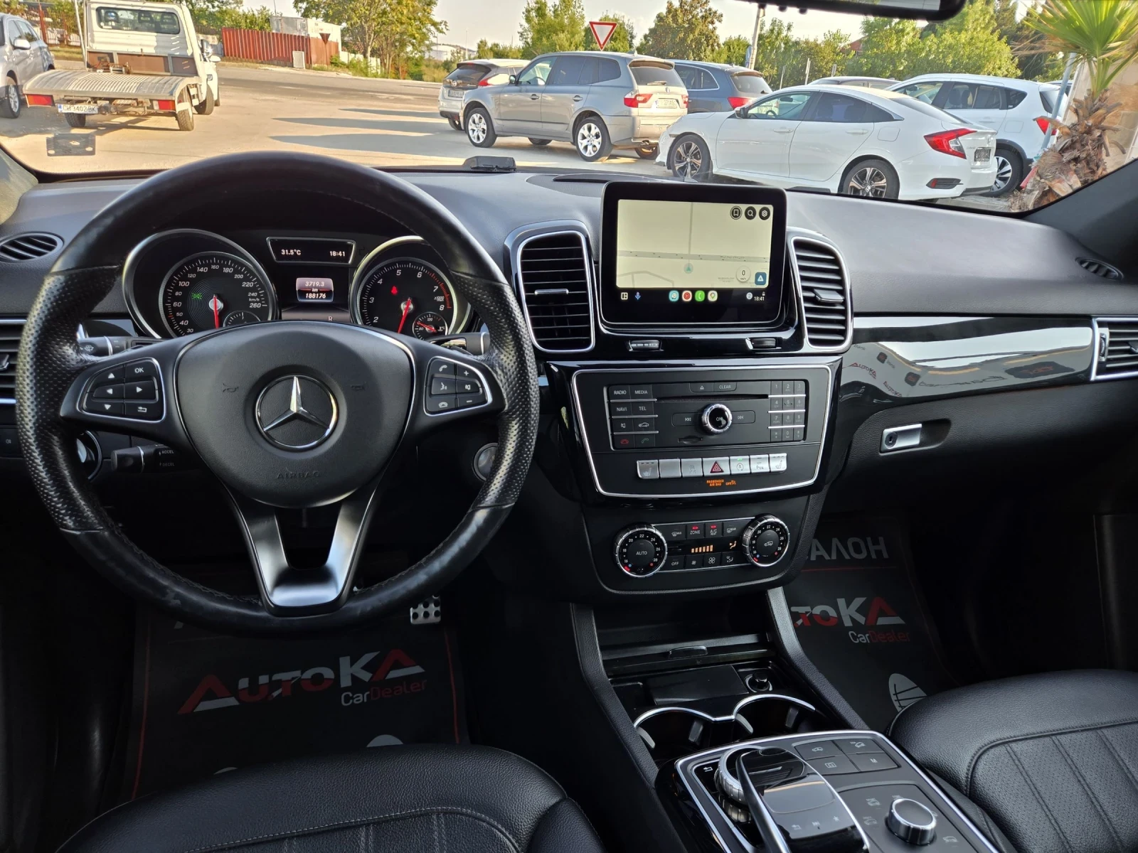 Mercedes-Benz GLE 400 3.0i-333кс/AMG LINE/PANO/KEYLESS/9G/360/CAR PLAY, снимка 10 - Автомобили и джипове - 55436107