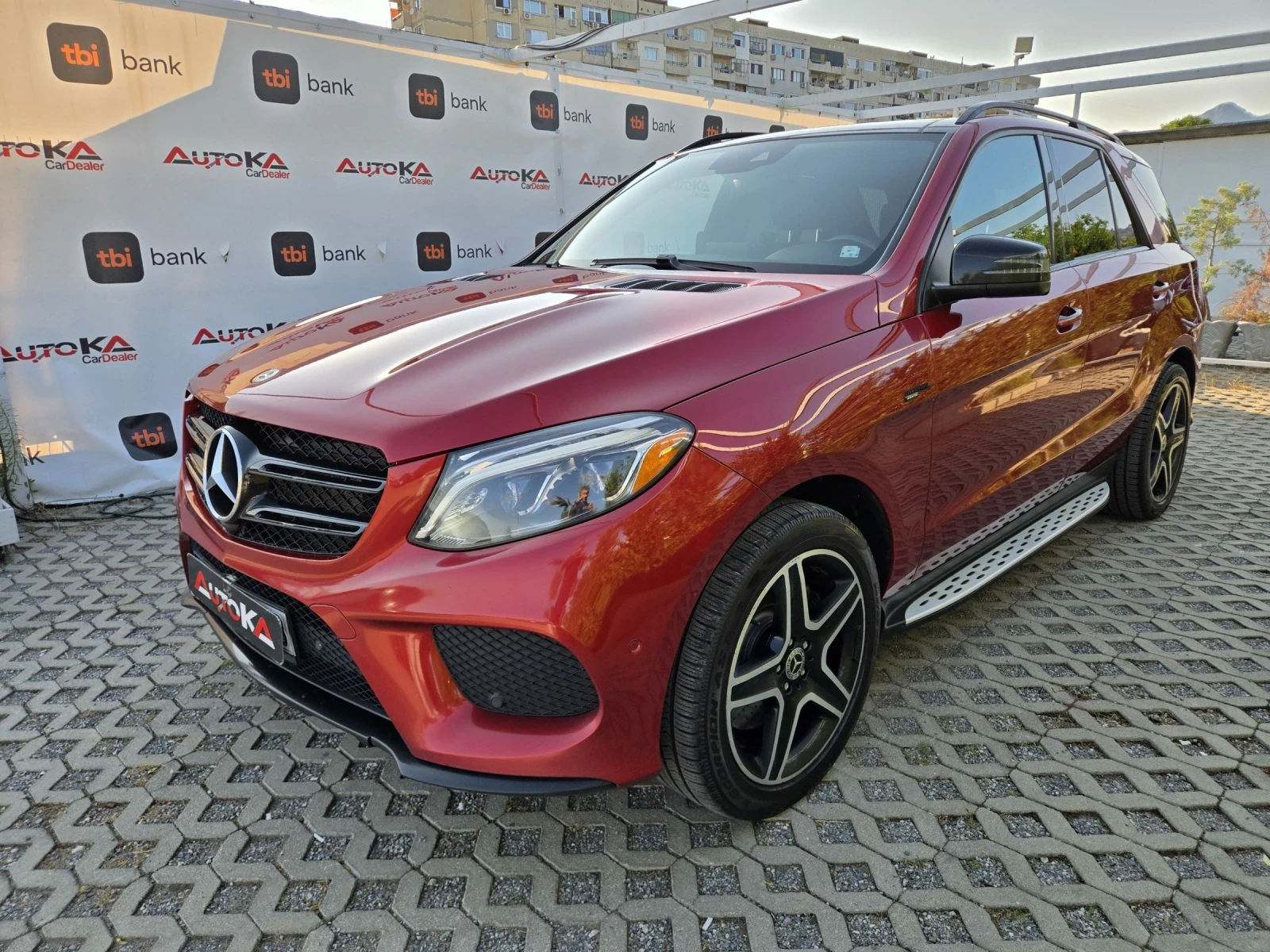 Mercedes-Benz GLE 400 3.0i-333кс/AMG LINE/PANO/KEYLESS/9G/360/CAR PLAY, снимка 6 - Автомобили и джипове - 55436107