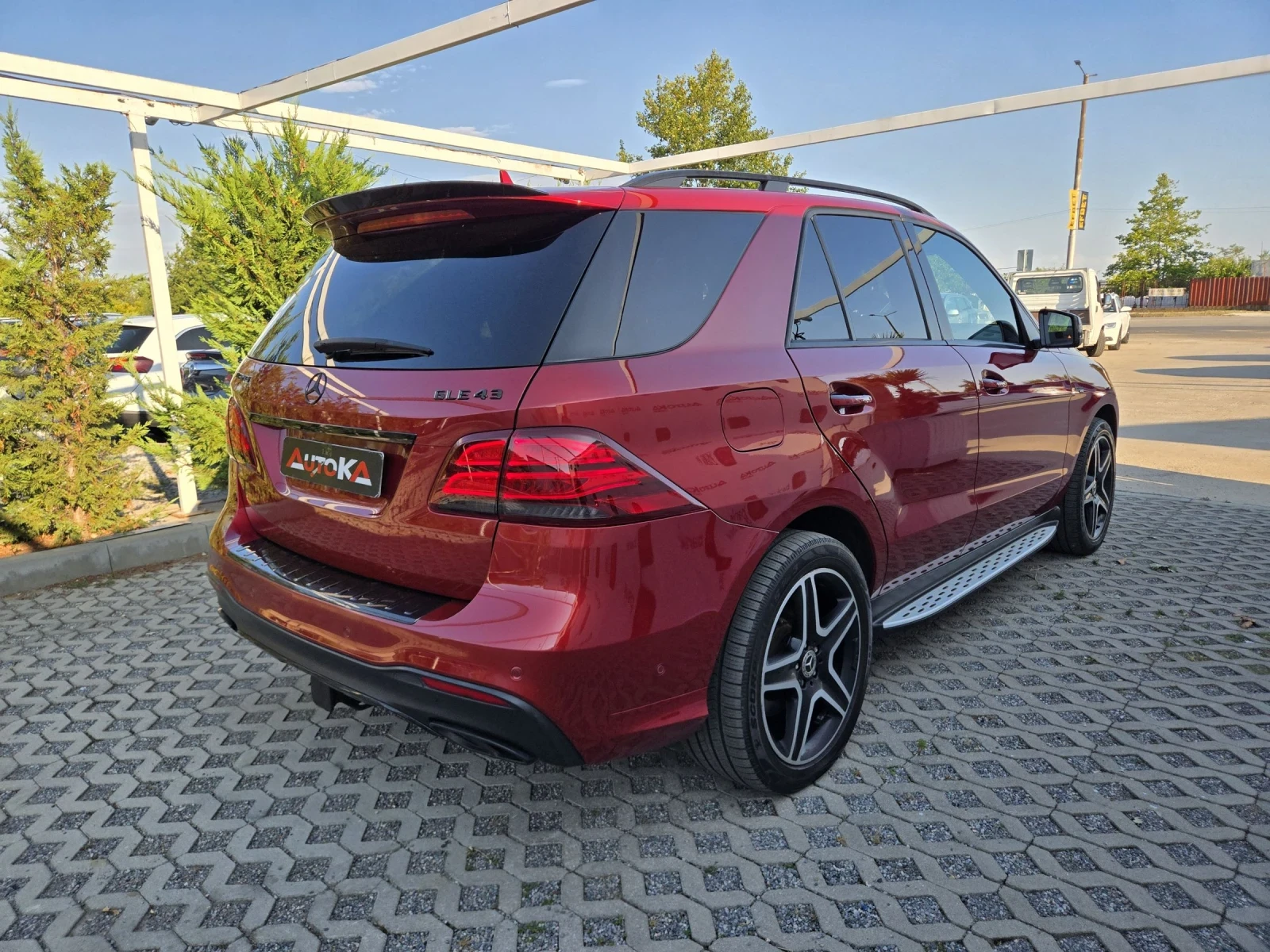 Mercedes-Benz GLE 400 3.0i-333кс/AMG LINE/PANO/KEYLESS/9G/360/CAR PLAY, снимка 3 - Автомобили и джипове - 55436107