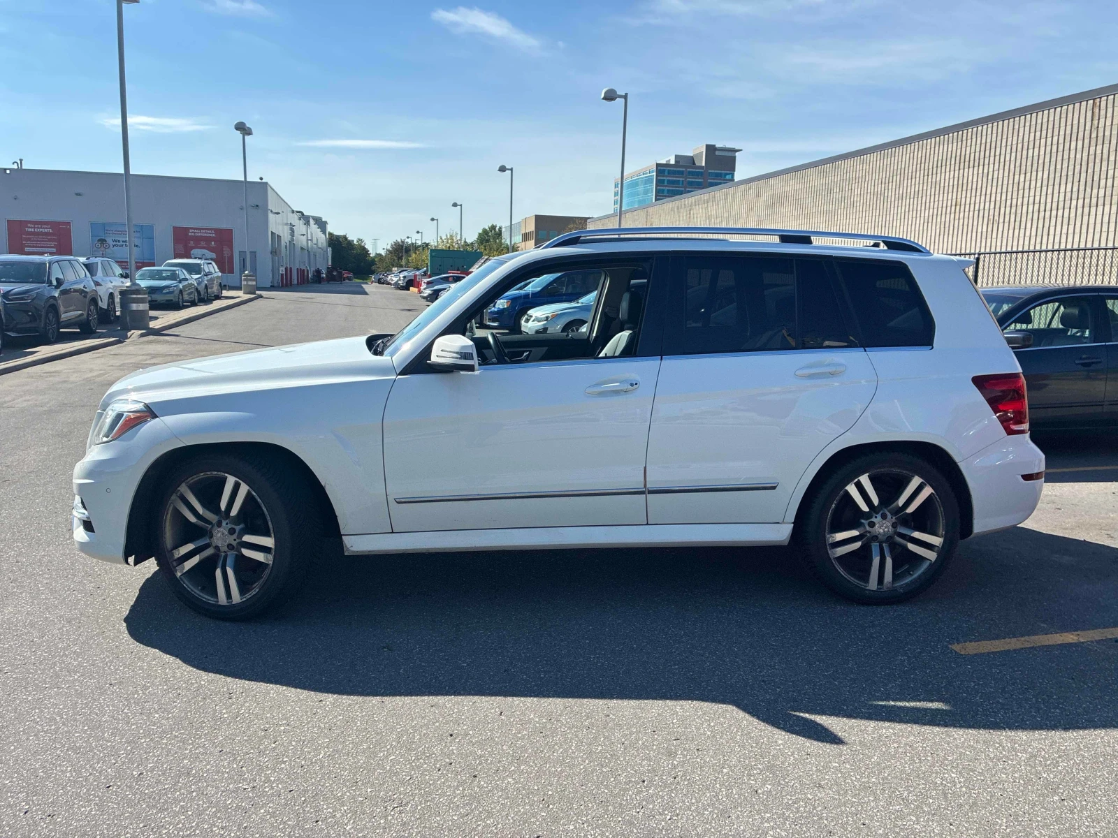 Mercedes-Benz GLK * АВТОКРЕДИТ * ГЛАВНО ПРЕДСТАВИТЕЛСТВО, снимка 3 - Автомобили и джипове - 55999723