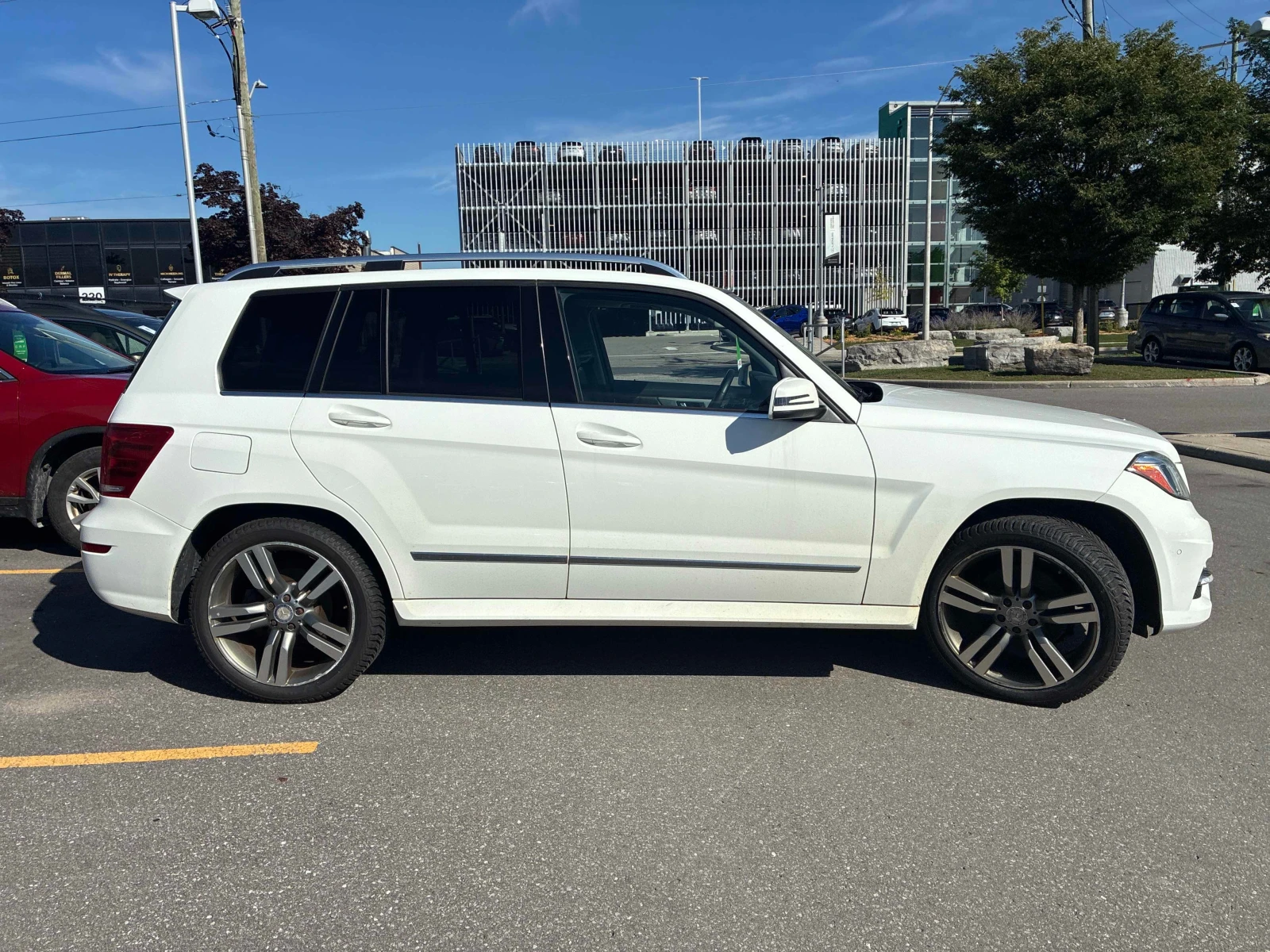 Mercedes-Benz GLK * АВТОКРЕДИТ * ГЛАВНО ПРЕДСТАВИТЕЛСТВО, снимка 4 - Автомобили и джипове - 55999723