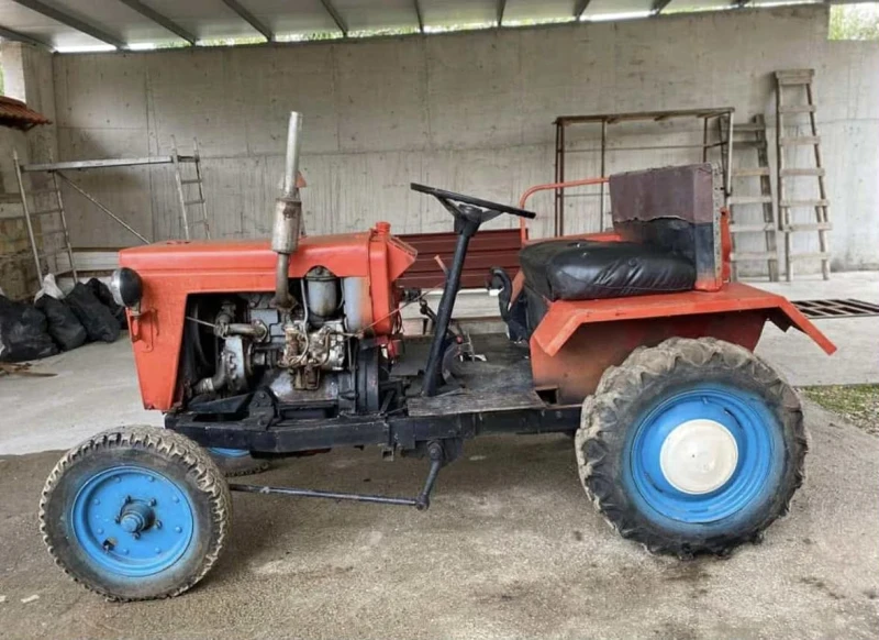 Трактор Владимировец, снимка 3 - Селскостопанска техника - 52476061