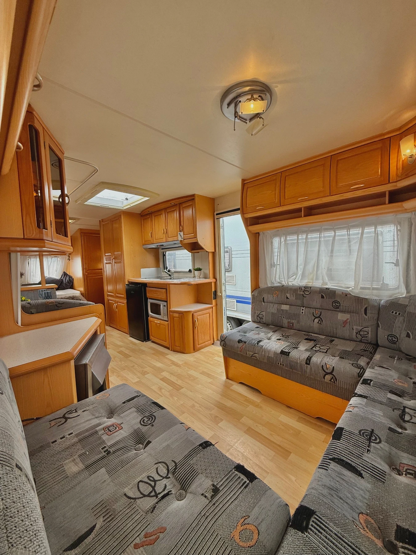 Каравана Hobby Prestige 650 /НОВ ВНОС/ РЕГИСТРИРАНА/ БАНЯ И WC - изображение 7