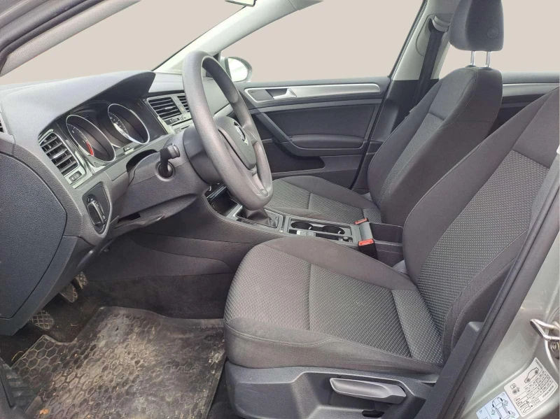 VW Golf 1.6 TDI, снимка 9 - Автомобили и джипове - 48970712