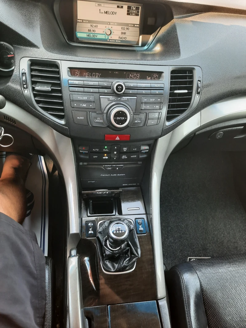 Honda Accord  ПЪЛЕН УНИКАТ!! ФУЛ ЕКСТРИ!, снимка 8 - Автомобили и джипове - 51434159