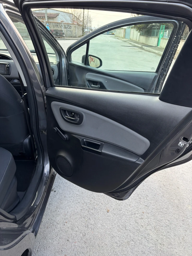 Toyota Yaris, снимка 14 - Автомобили и джипове - 53126372