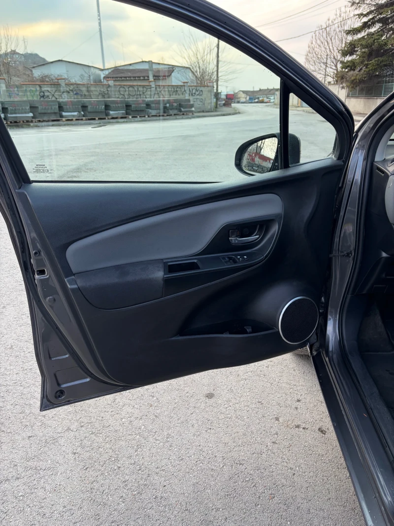 Toyota Yaris, снимка 11 - Автомобили и джипове - 53126372