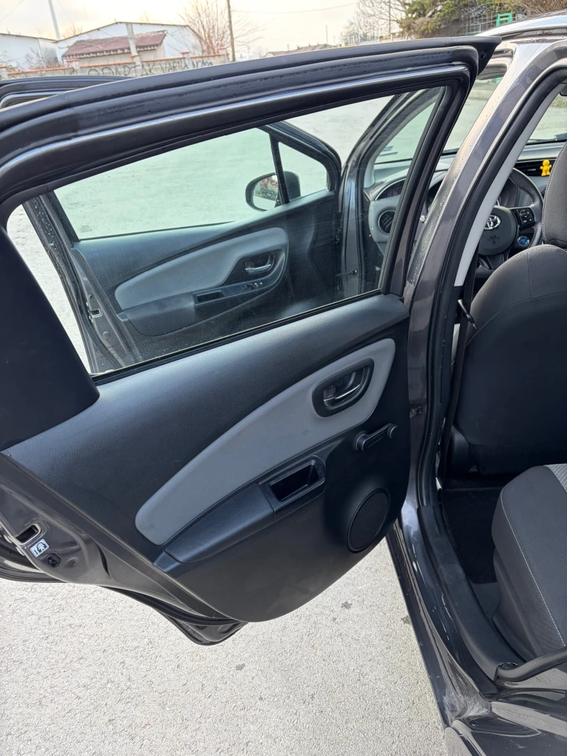 Toyota Yaris, снимка 12 - Автомобили и джипове - 53126372