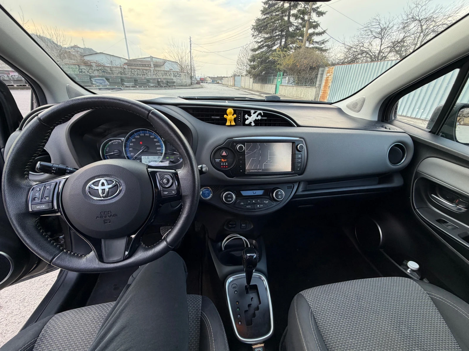 Toyota Yaris  - изображение 8