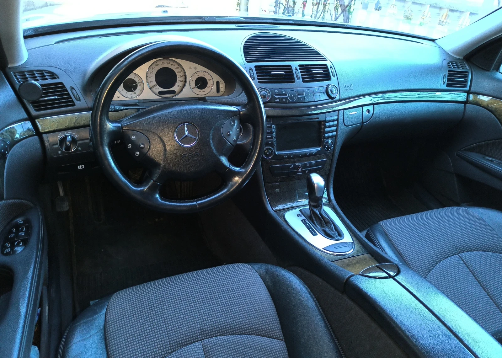 Mercedes-Benz E 270, снимка 8 - Автомобили и джипове - 53849186