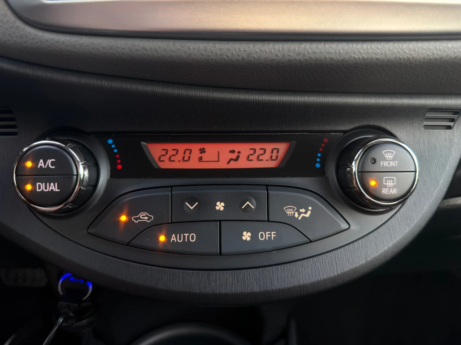 Toyota Yaris 1.3, снимка 6 - Автомобили и джипове - 54886595