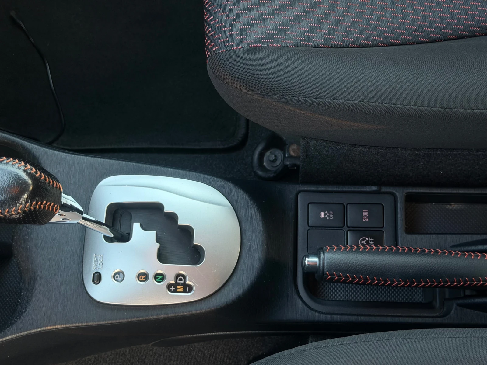 Toyota Yaris 1.3, снимка 9 - Автомобили и джипове - 54886595