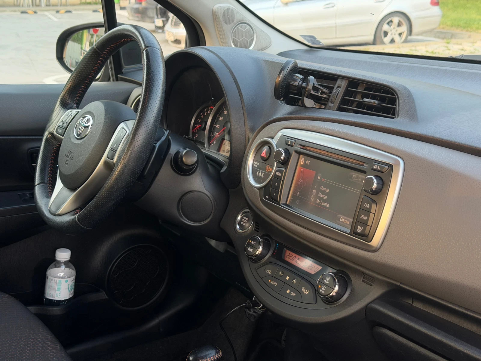 Toyota Yaris 1.3, снимка 10 - Автомобили и джипове - 54886595