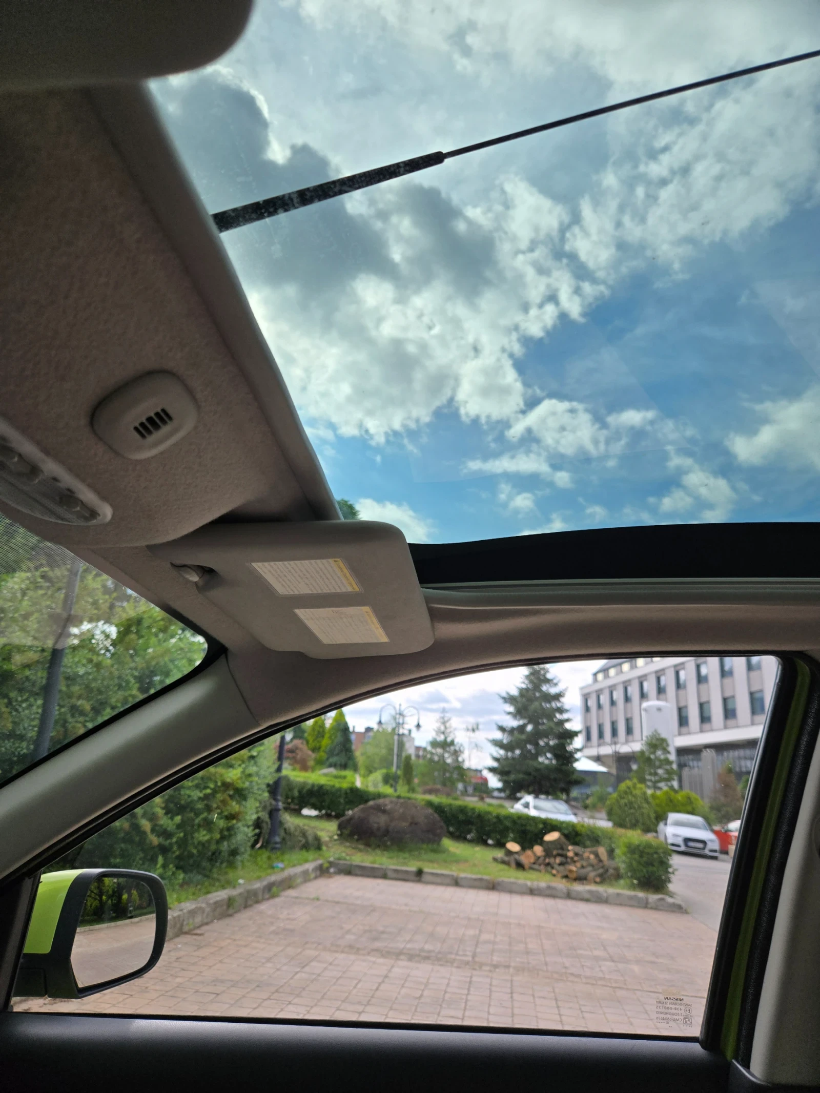 Nissan Micra 1, 2 бензин, 2011г, снимка 6 - Автомобили и джипове - 54972103