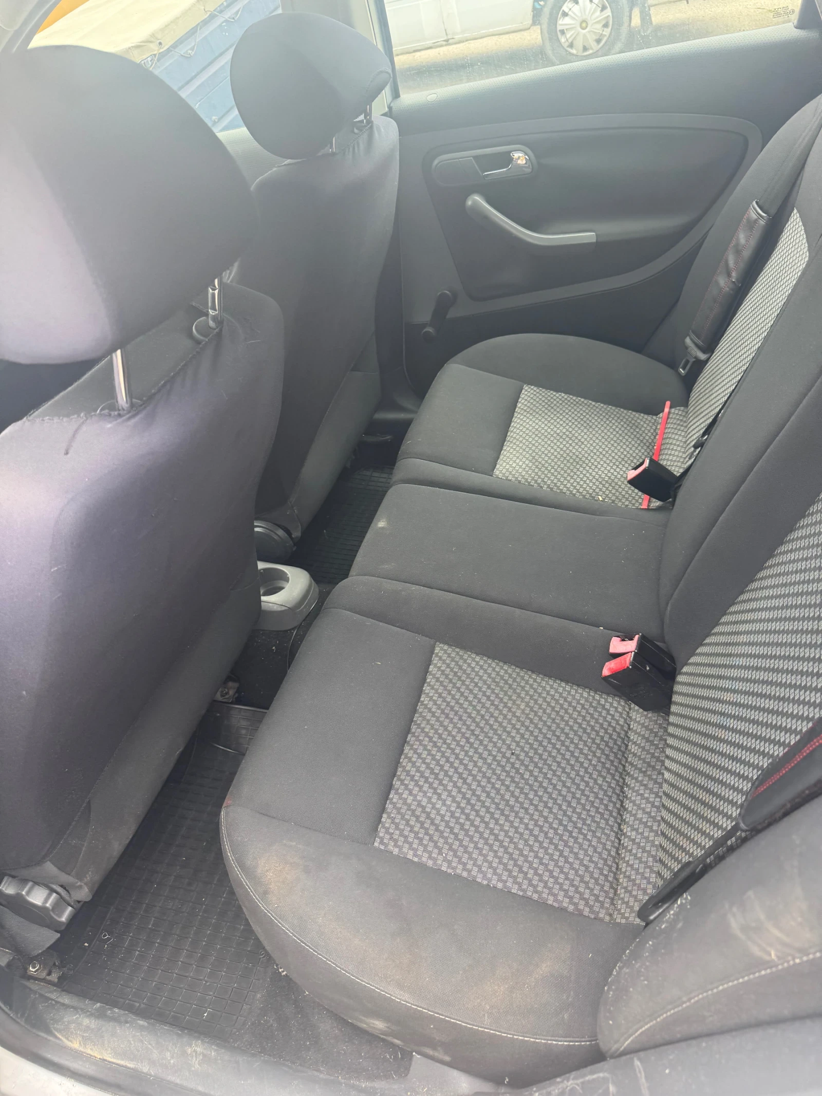 Seat Ibiza 1.4i Klima, снимка 8 - Автомобили и джипове - 55034056