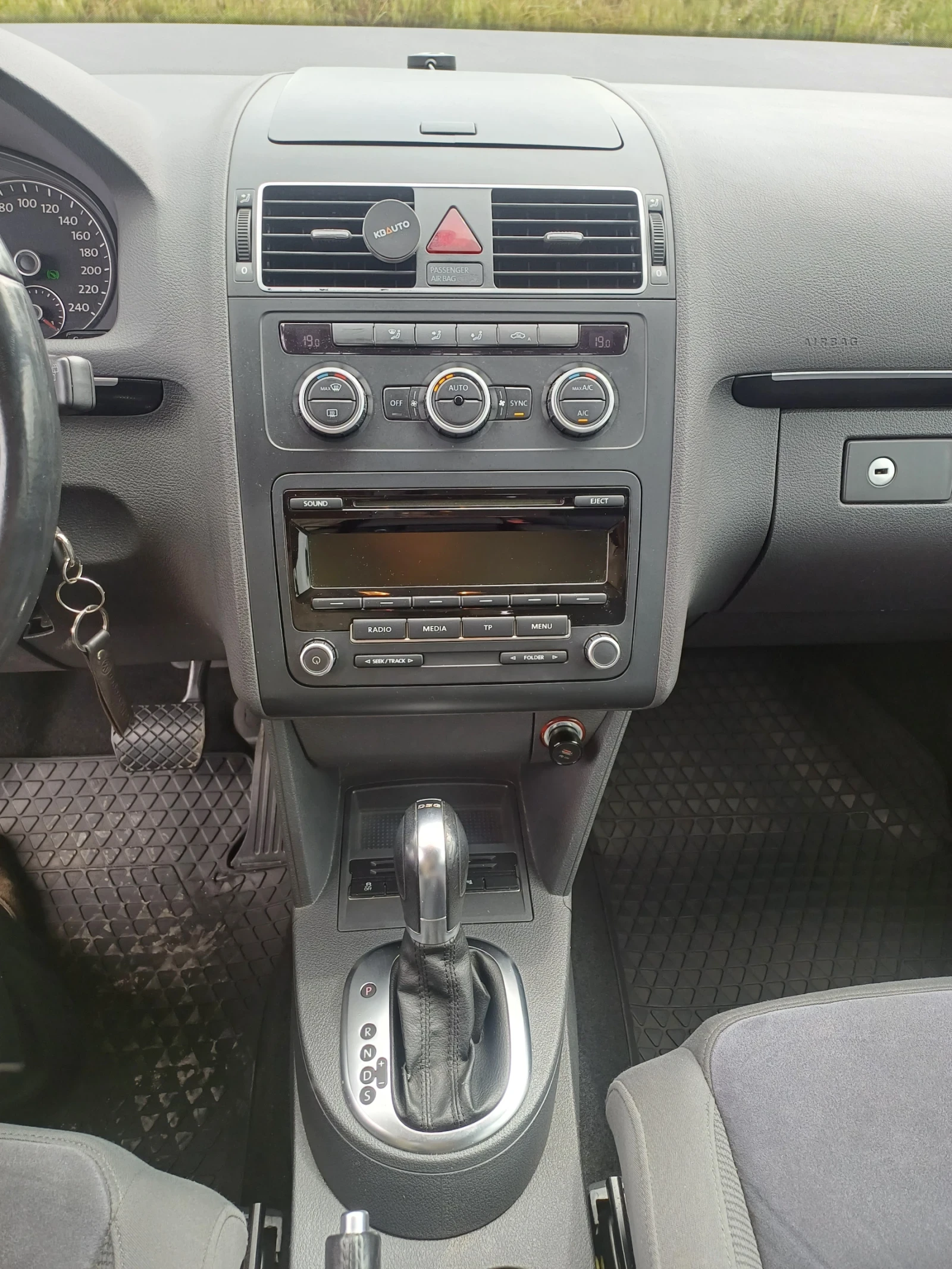 VW Touran, снимка 15 - Автомобили и джипове - 55317322