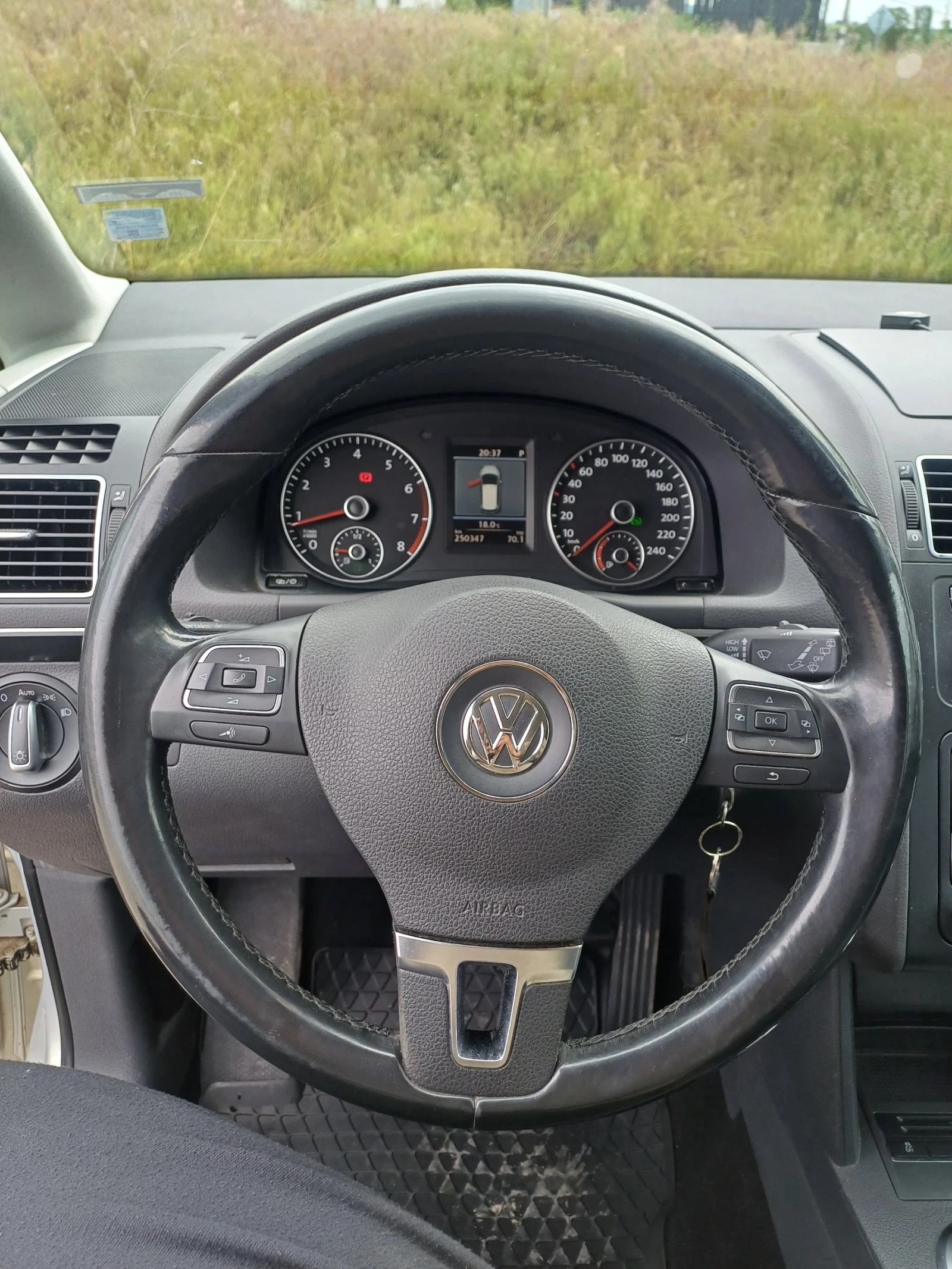 VW Touran, снимка 17 - Автомобили и джипове - 55317322