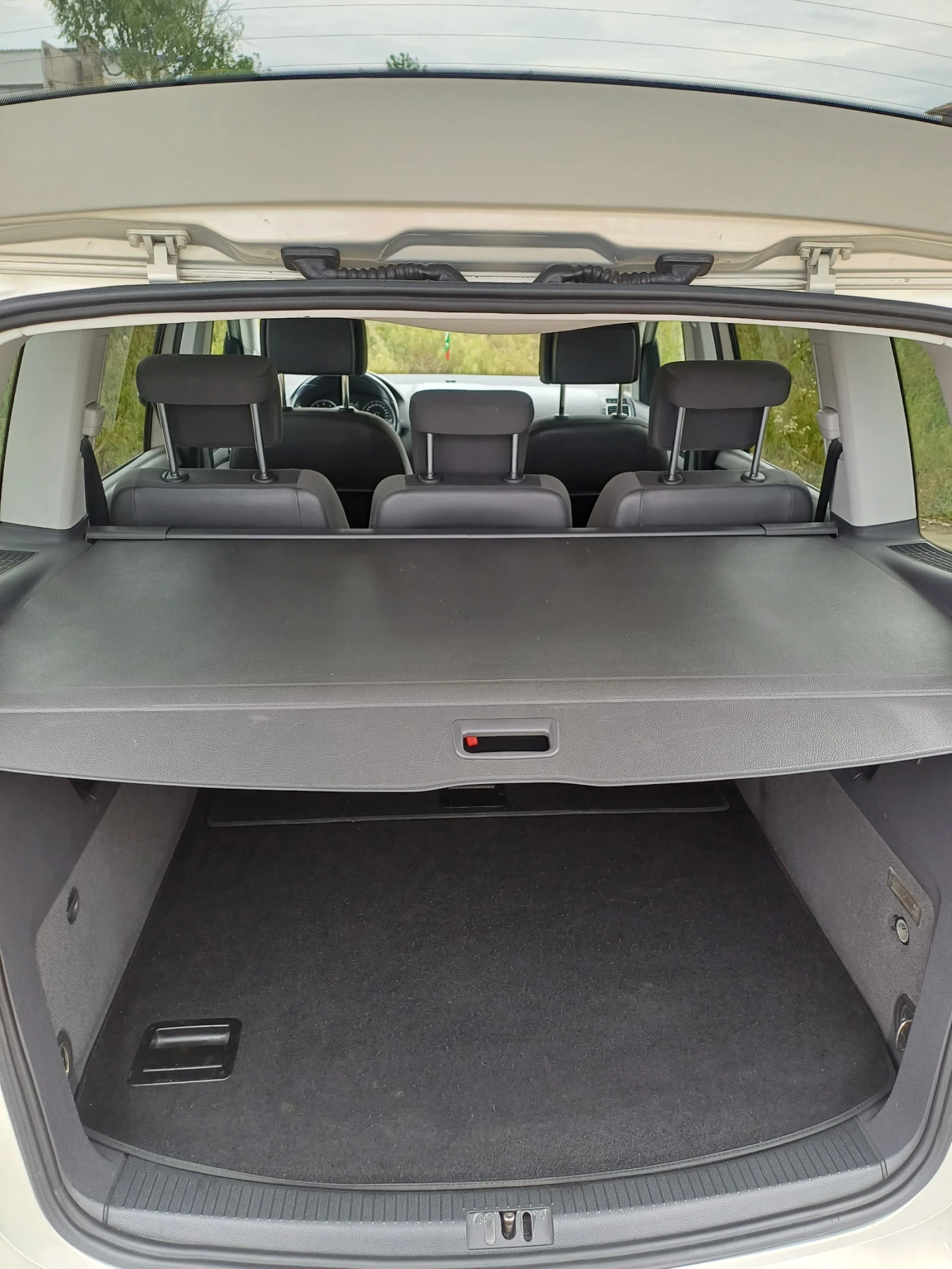 VW Touran, снимка 11 - Автомобили и джипове - 55317322