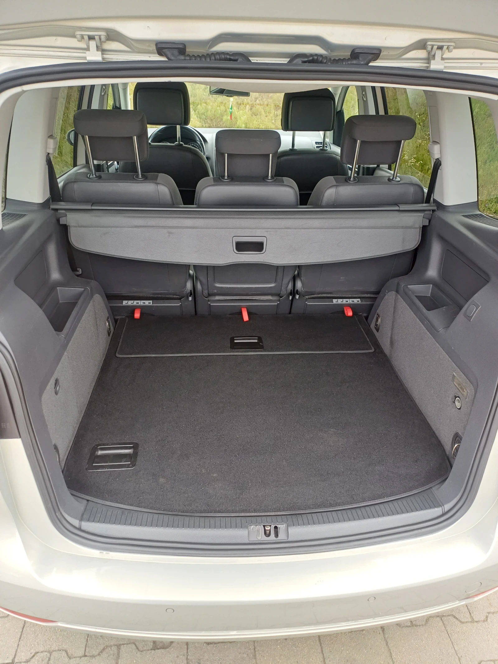 VW Touran, снимка 8 - Автомобили и джипове - 55317322