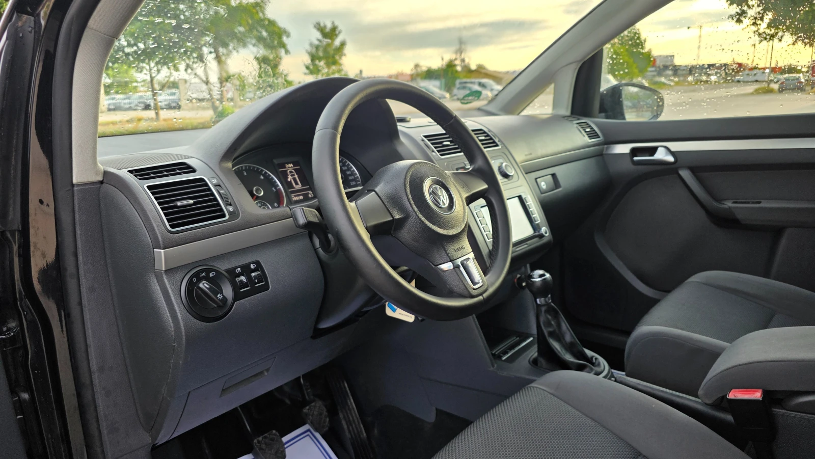 VW Touran NAVI/1.6d/105hp, снимка 6 - Автомобили и джипове - 55607601