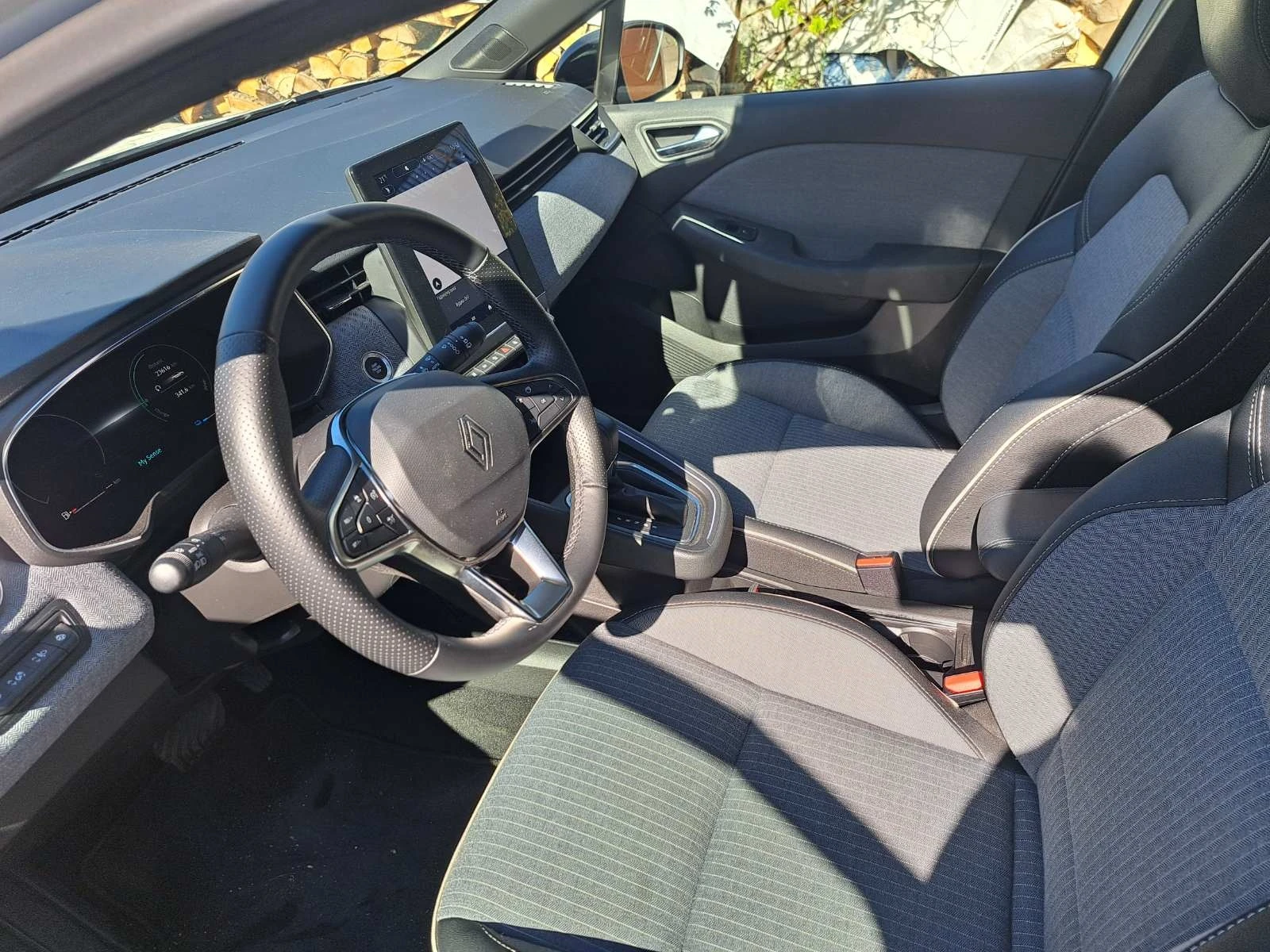 Renault Clio 1.6 хибрид, снимка 12 - Автомобили и джипове - 55993981