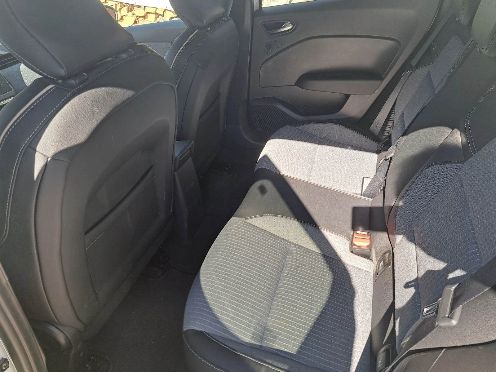 Renault Clio 1.6 хибрид, снимка 13 - Автомобили и джипове - 55993981
