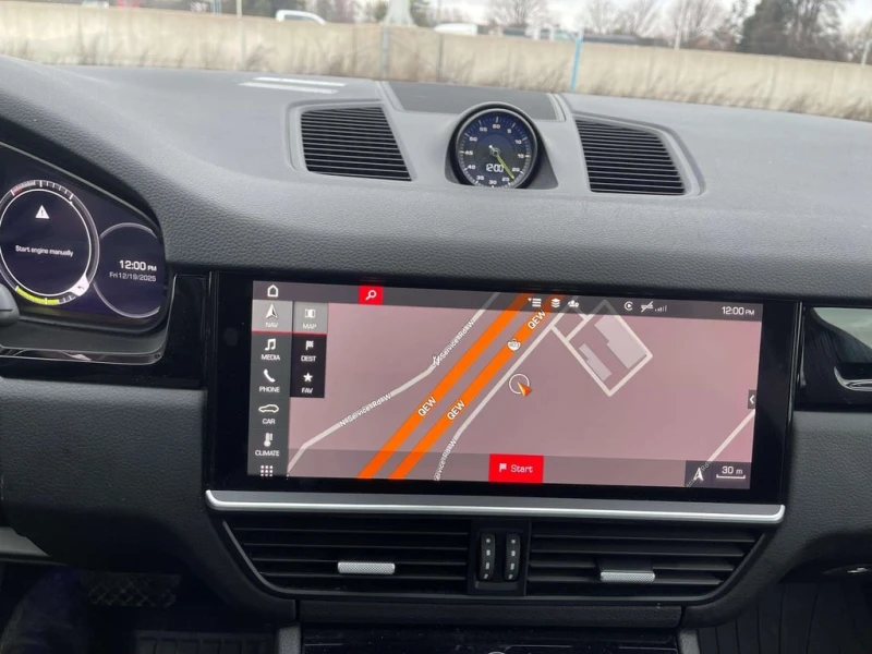 Porsche Cayenne E Hybrid  CARFAX, снимка 15 - Автомобили и джипове - 52856347