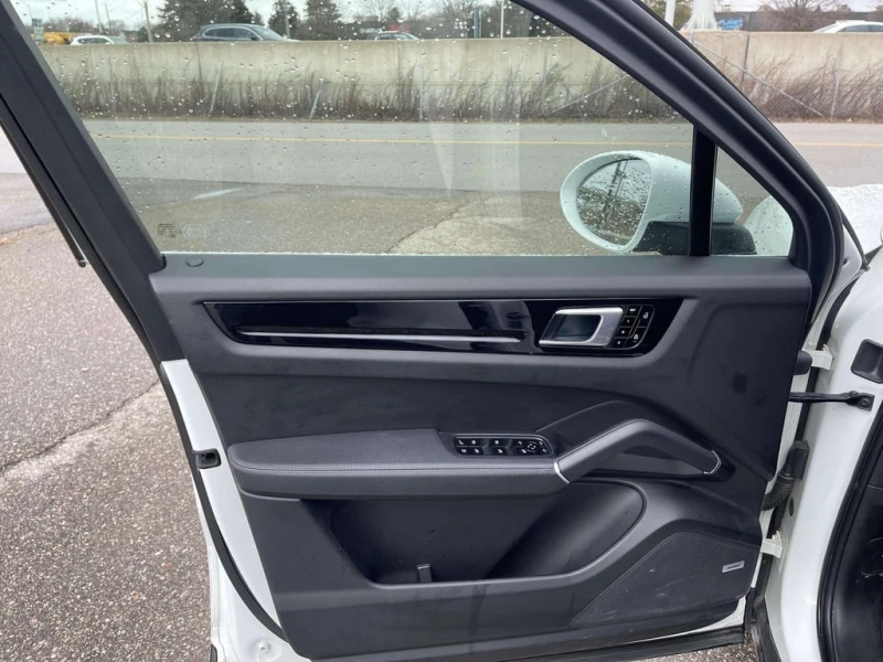 Porsche Cayenne E Hybrid  CARFAX, снимка 10 - Автомобили и джипове - 52856347