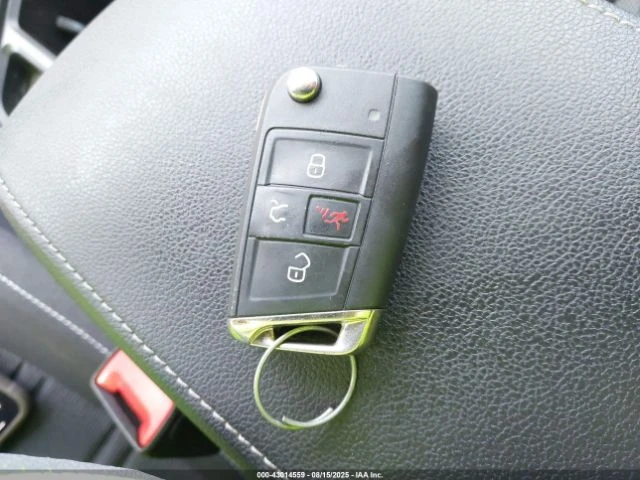 VW Tiguan 2.0T S - изображение 10