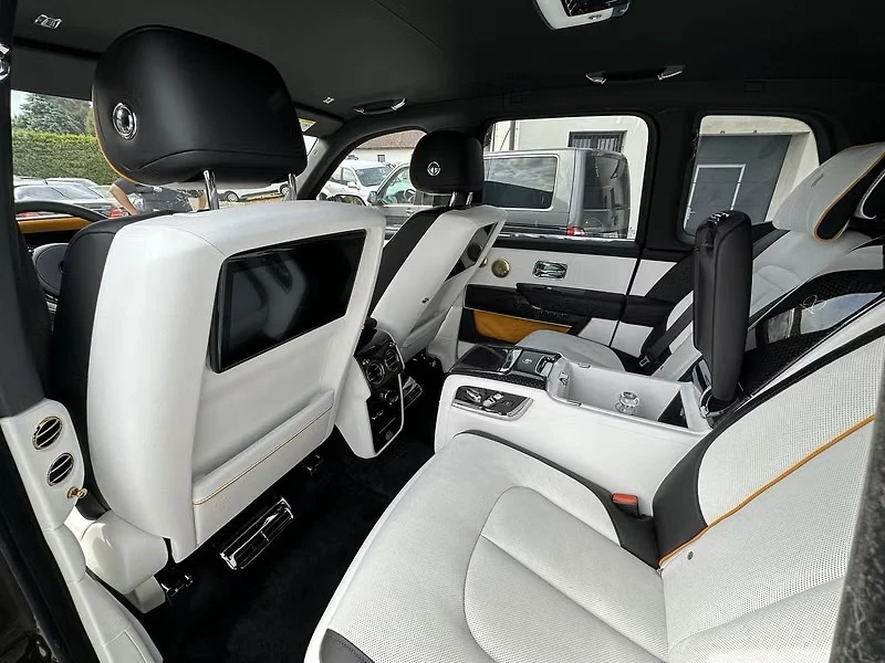 Rolls-Royce Cullinan Black Badge , снимка 11 - Автомобили и джипове - 56726551