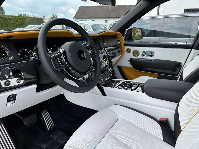 Rolls-Royce Cullinan Black Badge , снимка 6 - Автомобили и джипове - 56726551