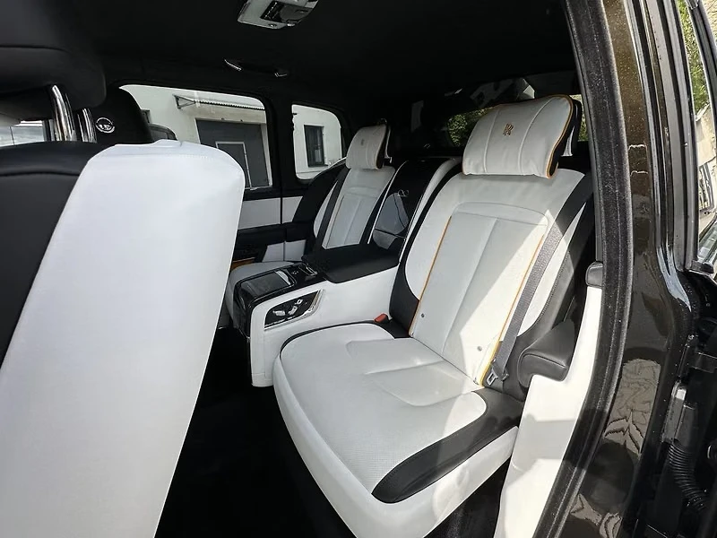 Rolls-Royce Cullinan Black Badge , снимка 10 - Автомобили и джипове - 56726551