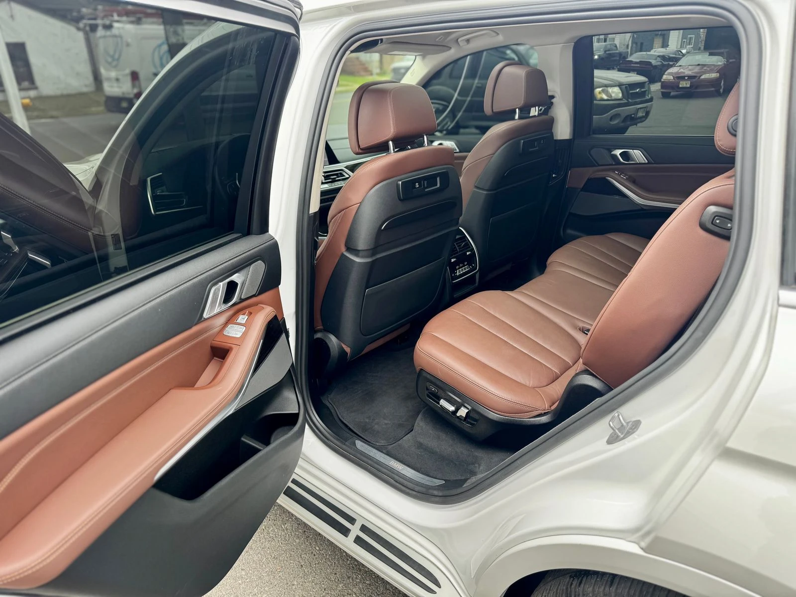 BMW X7 xDrive50i * CARFAX* ОПЦИЯ ЗА ФИНАНСИРАНЕ*  - изображение 7
