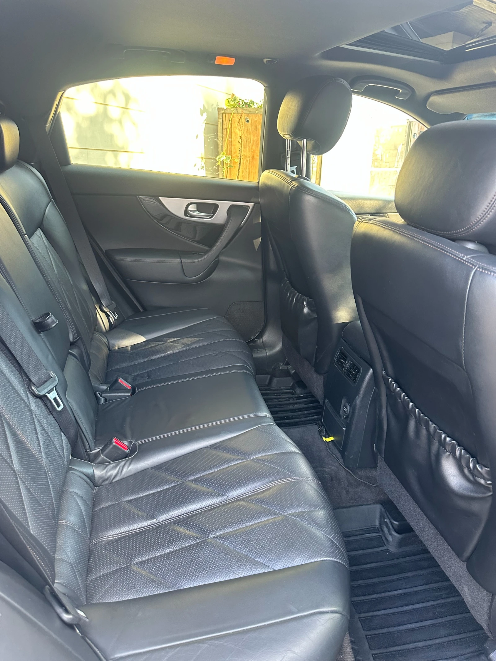 Infiniti QX70 S Premium / 5.0 / 380 HP / 4X4 / - изображение 9