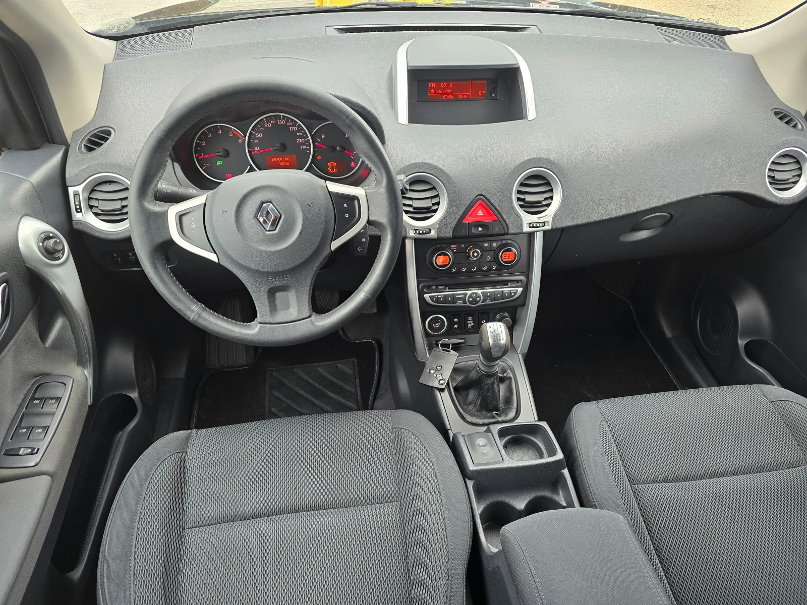 Renault Koleos 2.0/150PS/4X4, снимка 17 - Автомобили и джипове - 54040535