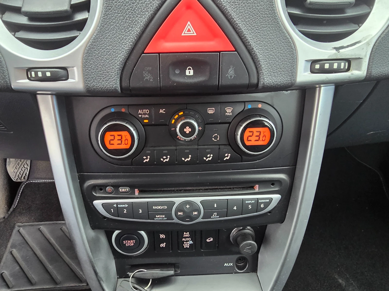 Renault Koleos 2.0/150PS/4X4, снимка 16 - Автомобили и джипове - 54040535