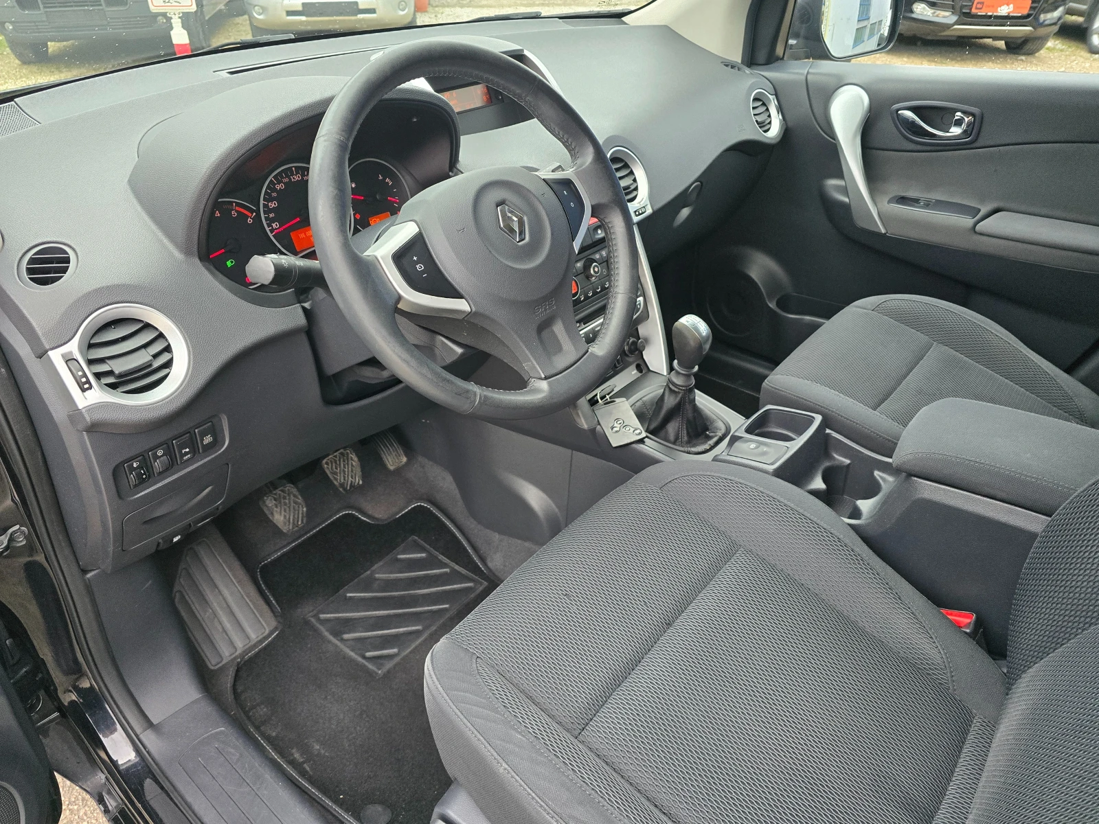 Renault Koleos 2.0/150PS/4X4, снимка 13 - Автомобили и джипове - 54040535