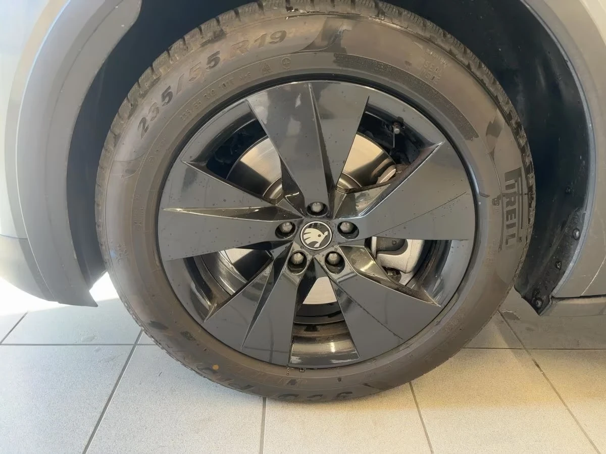 Skoda Elroq 85 / 360 Camera / Ad.LED / HUD / Keyless / Massage, снимка 10 - Автомобили и джипове - 54043780