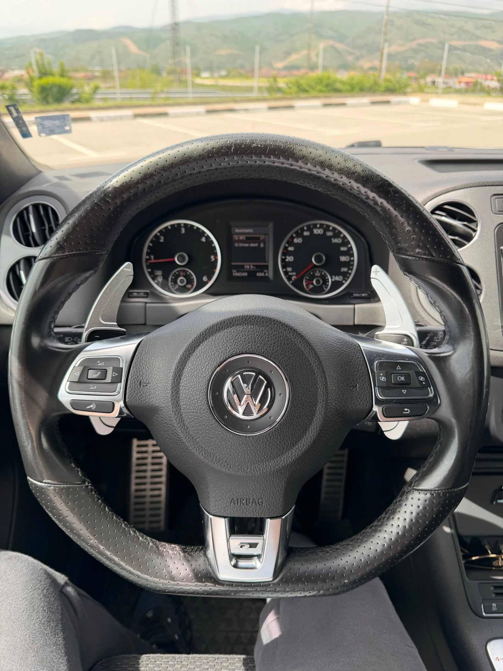 VW Tiguan R-line, снимка 15 - Автомобили и джипове - 54225985