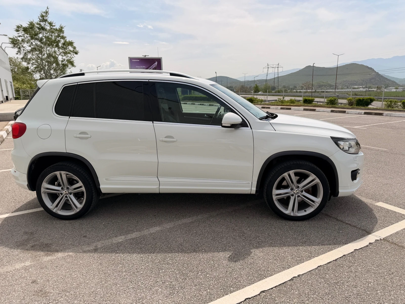 VW Tiguan R-line, снимка 9 - Автомобили и джипове - 54225985