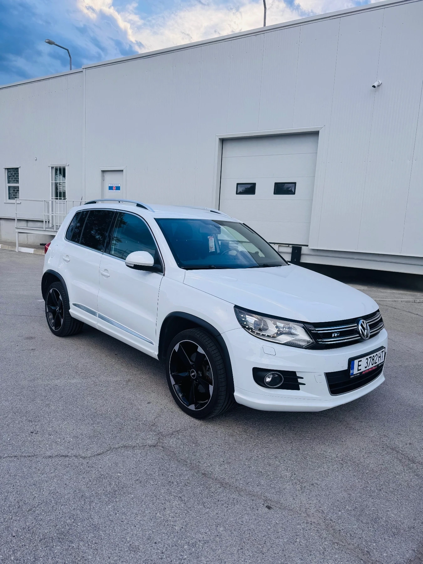 VW Tiguan R-line, снимка 2 - Автомобили и джипове - 54225985