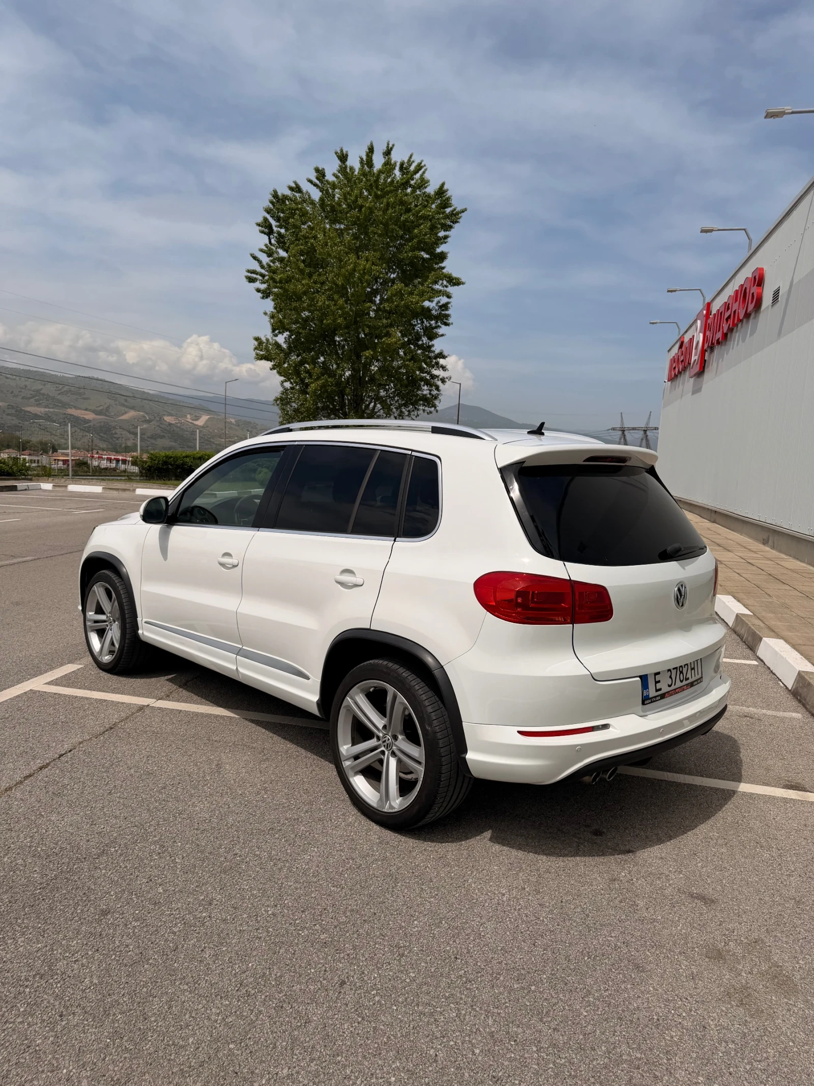 VW Tiguan R-line, снимка 14 - Автомобили и джипове - 54225985