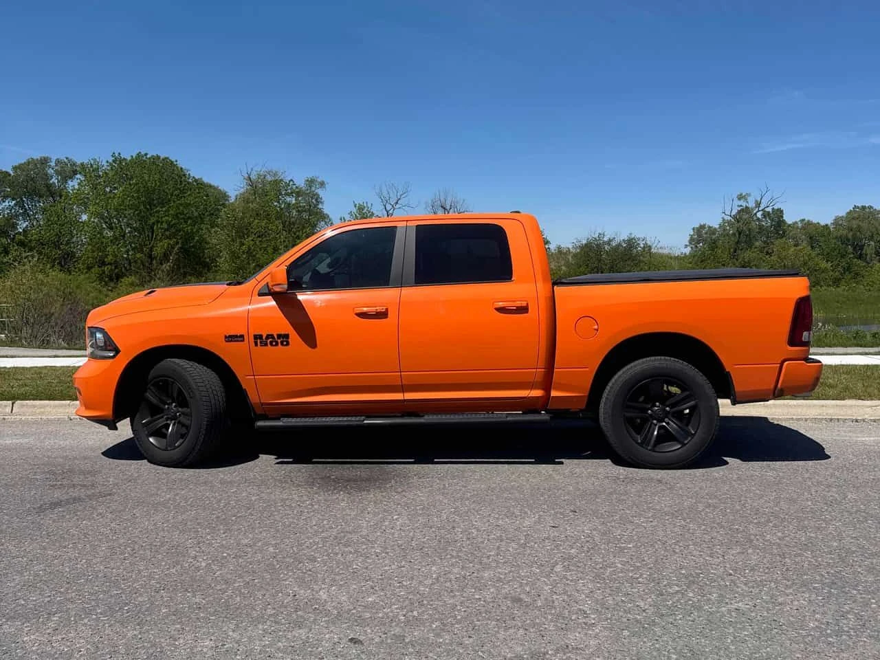 Dodge RAM 1500 * Sport * CARFAX * БЕЗ ПЪРВОНАЧАЛНА ВНОСКА, снимка 2 - Автомобили и джипове - 54761086